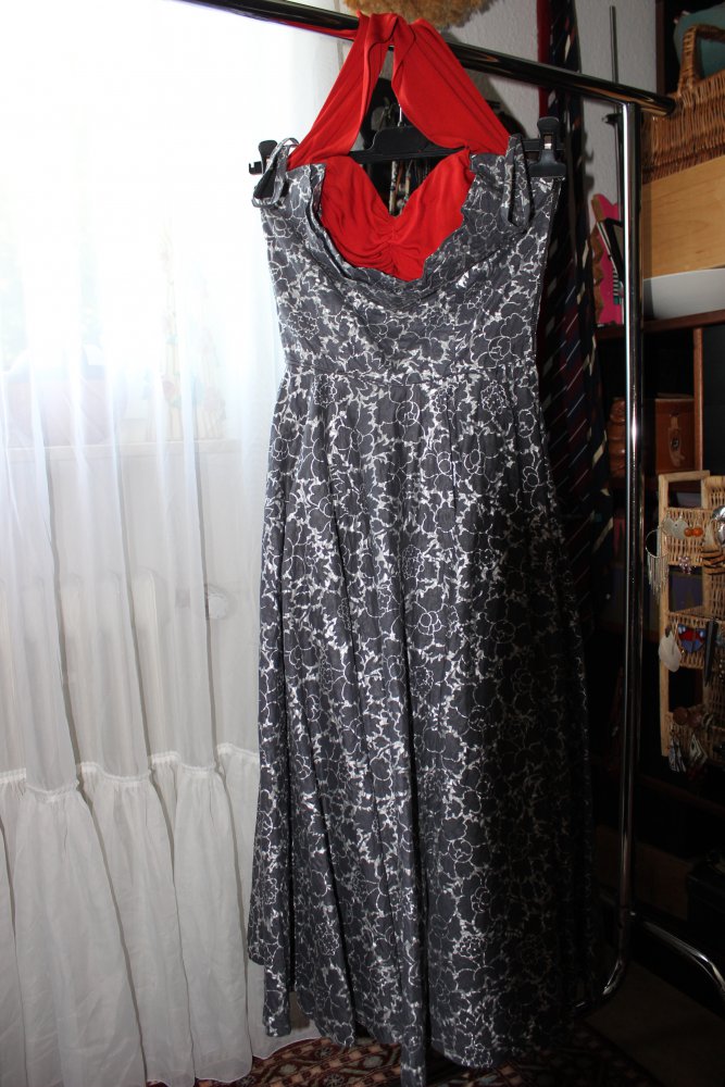 Vintage 40/50-er forties fifties Rockabilly Neckholder Balconette Cocktail Kleid XXL-Rocksaum 5,20 m!!! silber grau rot - Gr. 32/34 - BW-Crash