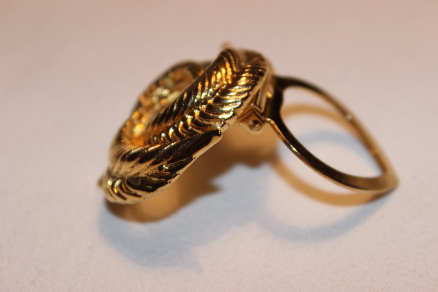 NEU! Blatt-Kranz Schal-Clip gold