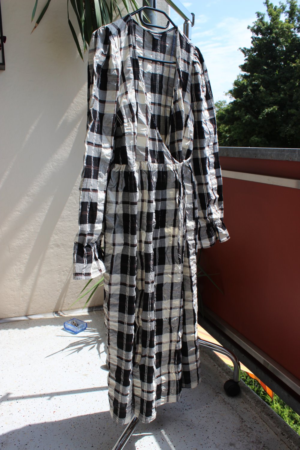 Neu! Monki Wickelkleid Seersucker schwarz creme braun