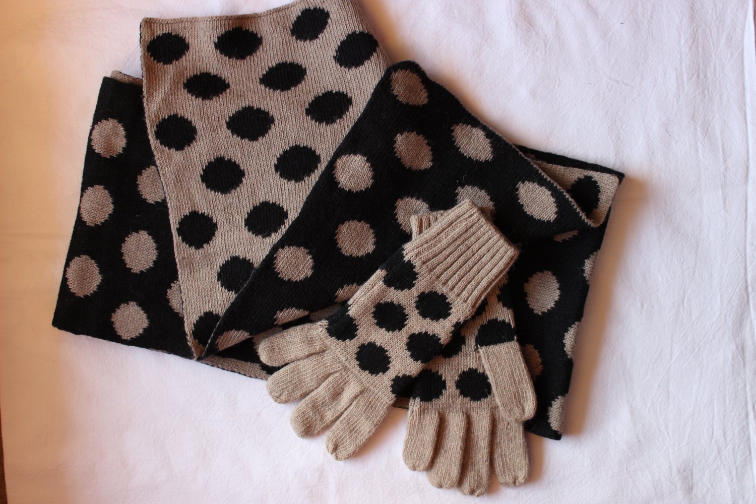 Neu! Handschuhe Schal Set Polka-Dots beige schwarz