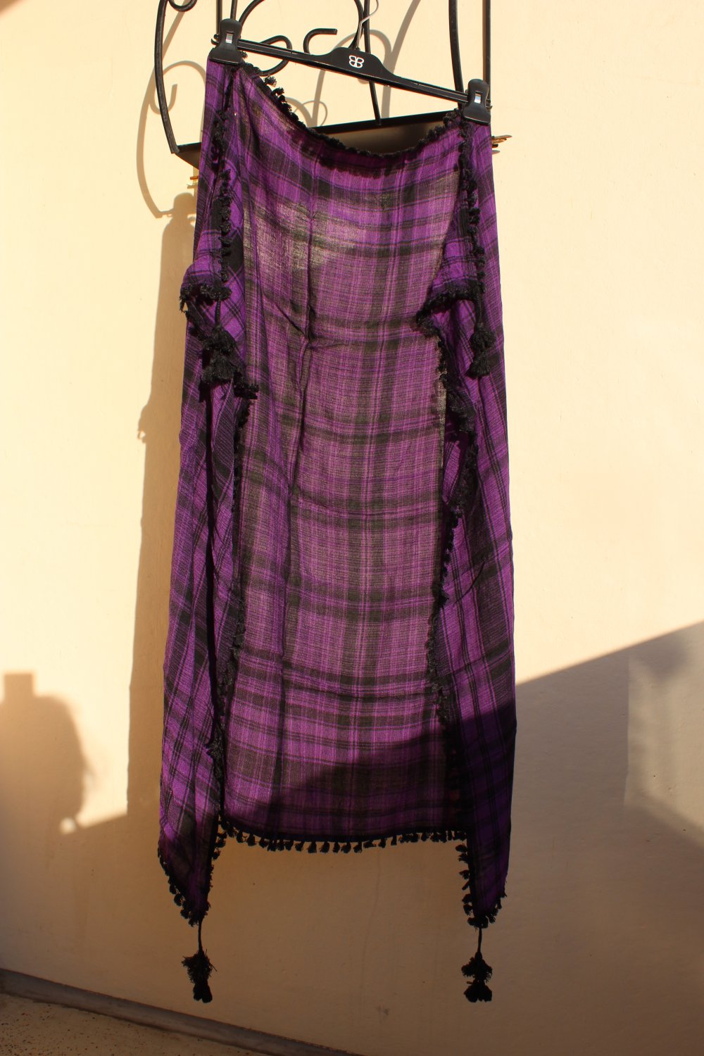 Tuch mit Bommel Pareo Baumwoll Crepe lila schwarz 100x100 cm