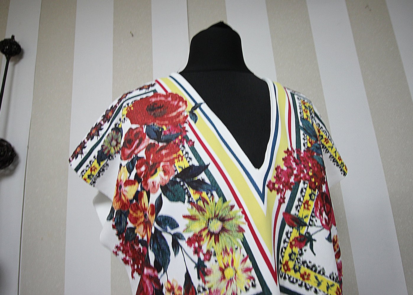 Zara Kleid Sommerkleid bunt Blumen Flowers