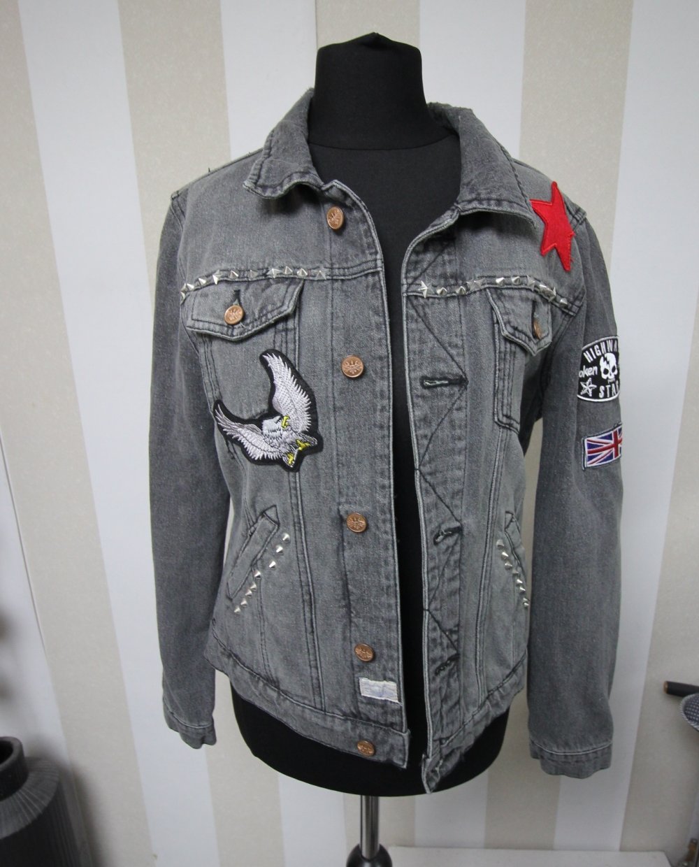 Broken Arrow Jeansjacke Adler Totenkopf Flagge Nieten Studs Statement