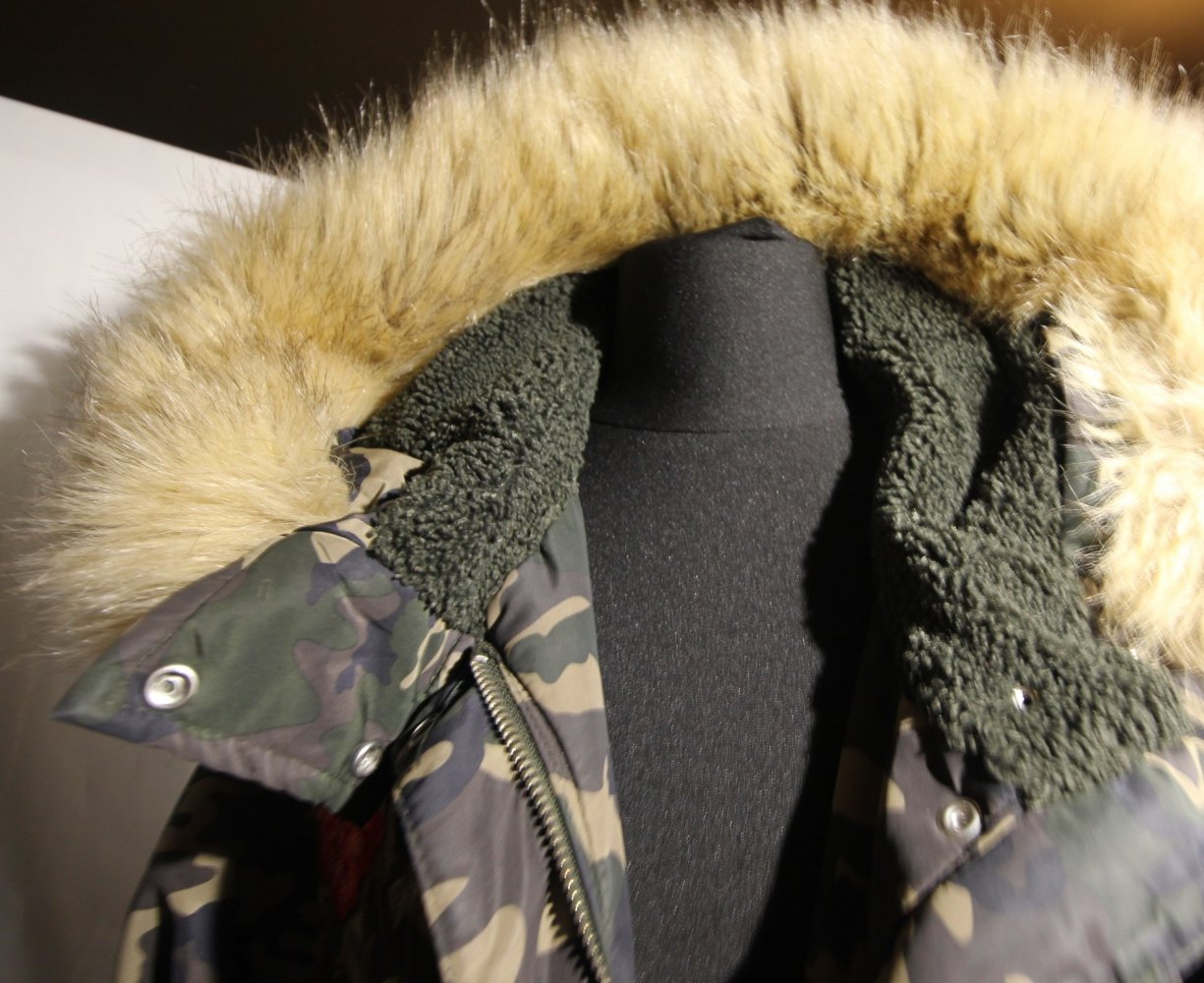 Zara Jacke Camouflage Kunstpelz Kunstfell Army military Tarnfarben Blumen Flowers