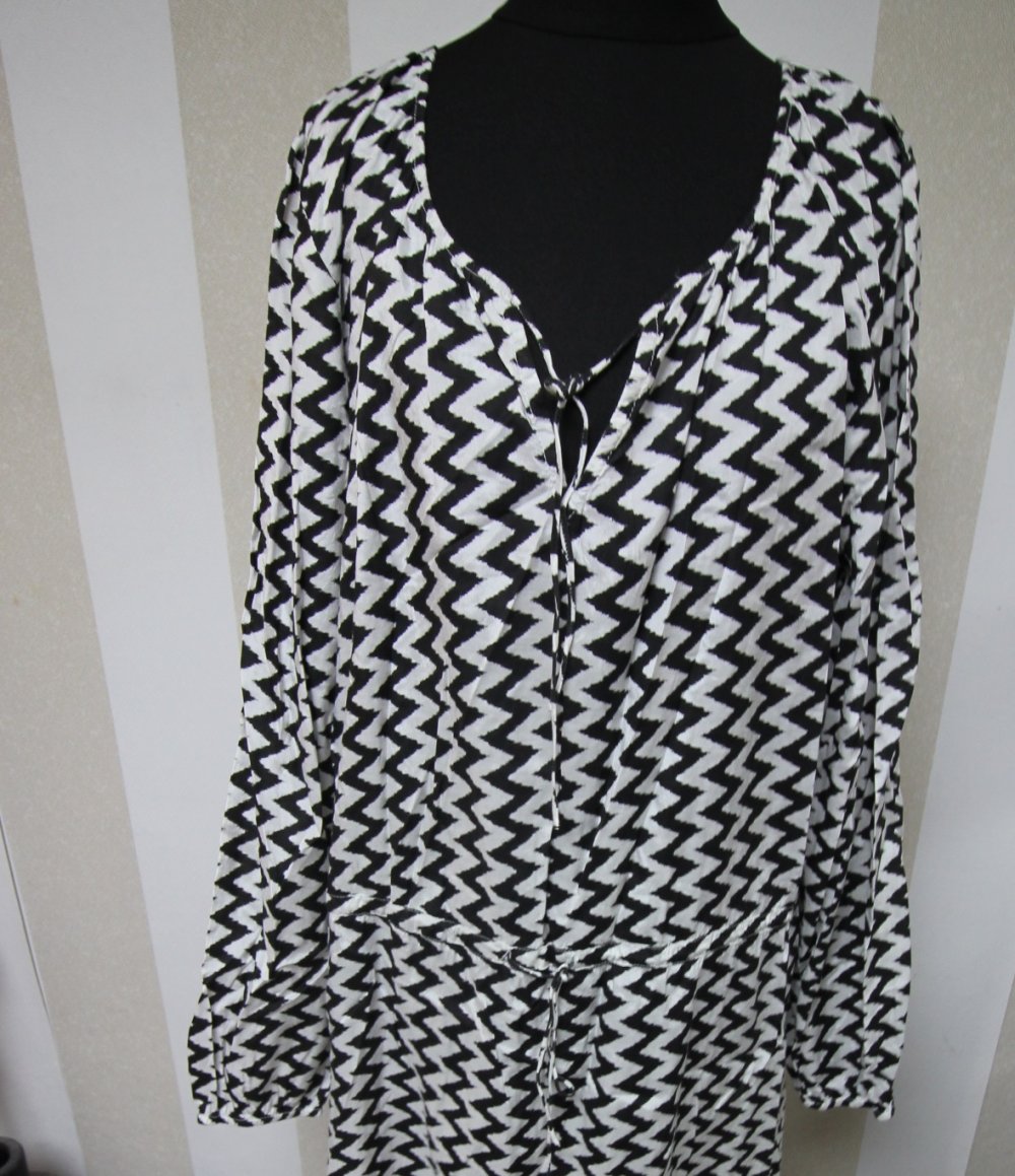 MonRow Kleid Maxikleid Sommerkleid zick zack Muster