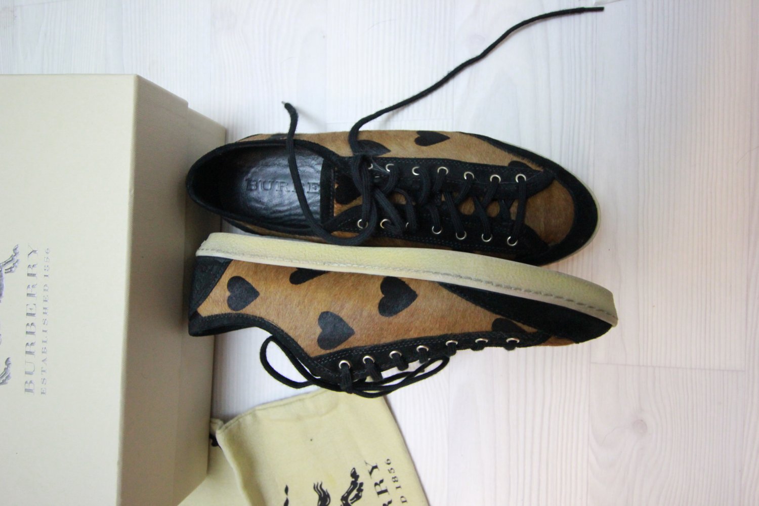  NEU Burberry Calf Hair Sneaker Herz Design gr 40 Blogger Statement
