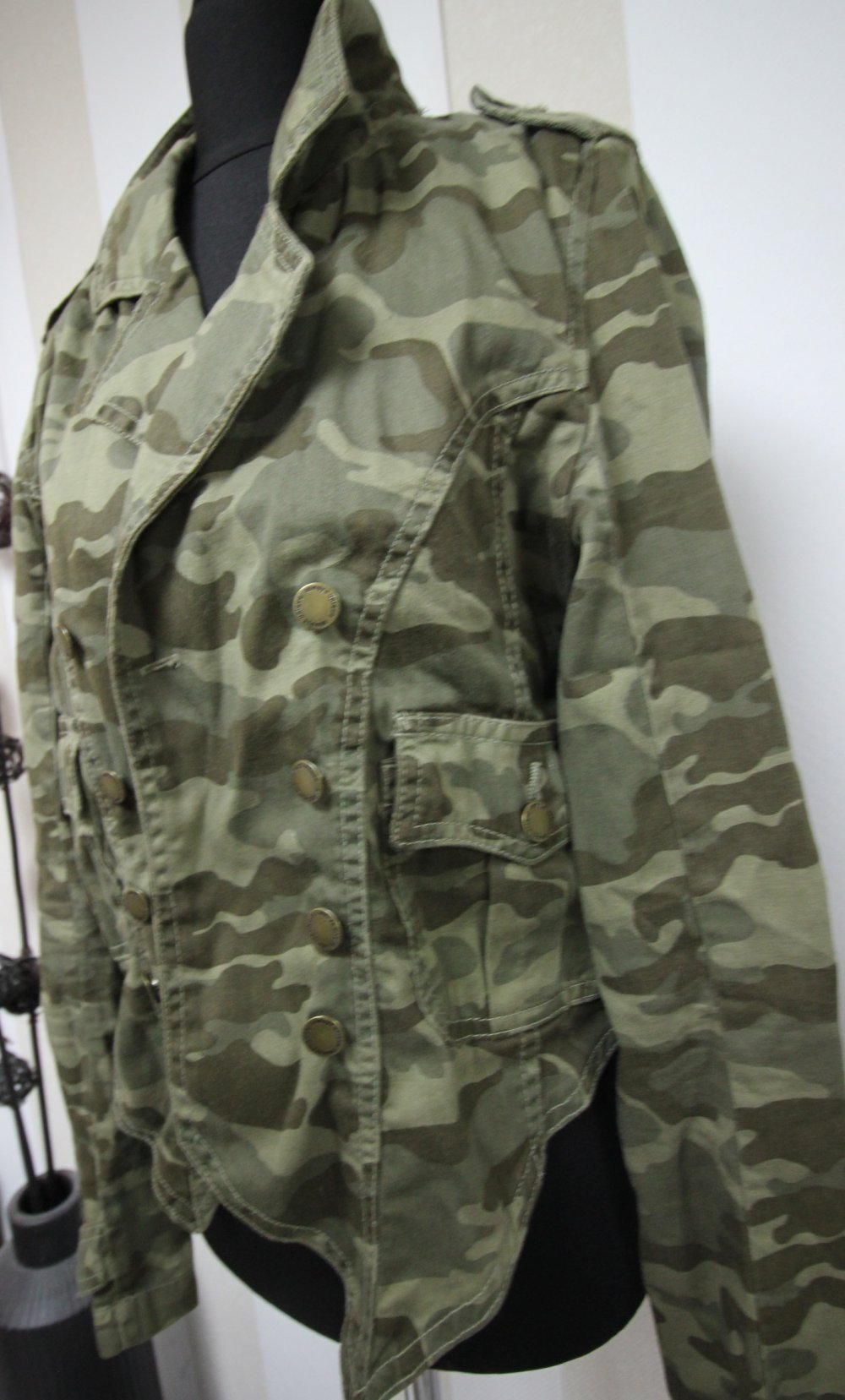 Gina Tricot Camouflage Jacke Hemdjacke Tarnfarben Army military