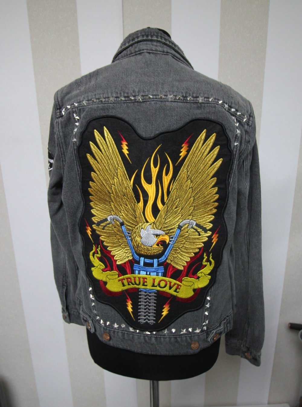 Broken Arrow Jeansjacke Adler Totenkopf Flagge Nieten Studs Statement