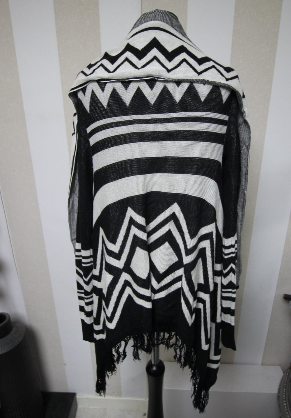 Bik Bok Strickjacke Fransen Cardigan Herbst aztec Muster mix