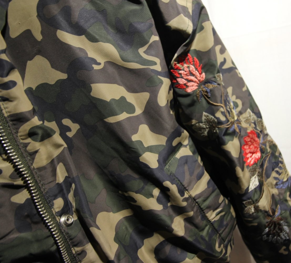 Zara Jacke Camouflage Kunstpelz Kunstfell Army military Tarnfarben Blumen Flowers