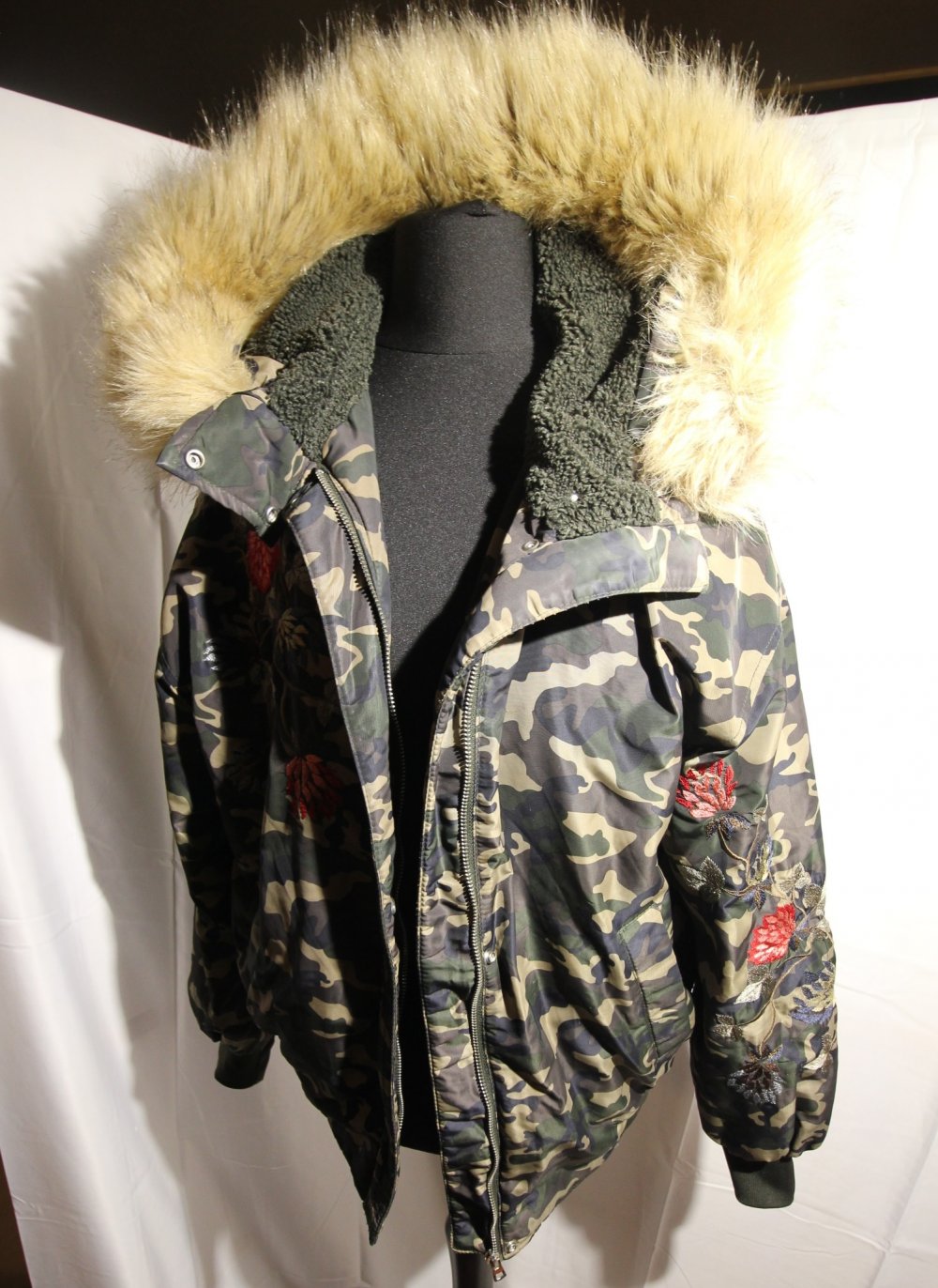 Zara Jacke Camouflage Kunstpelz Kunstfell Army military Tarnfarben Blumen Flowers