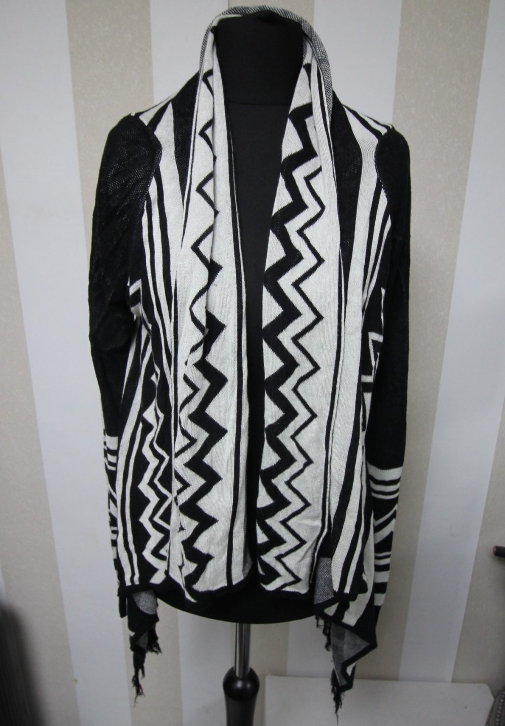Bik Bok Strickjacke Fransen Cardigan Herbst aztec Muster mix