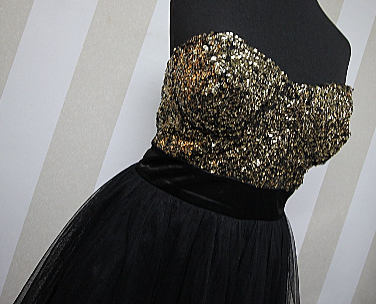 Lipsy London Bandeau Pailletten Abendkleid Party Cocktailkleid Silvester Weihnachten abiball sommer