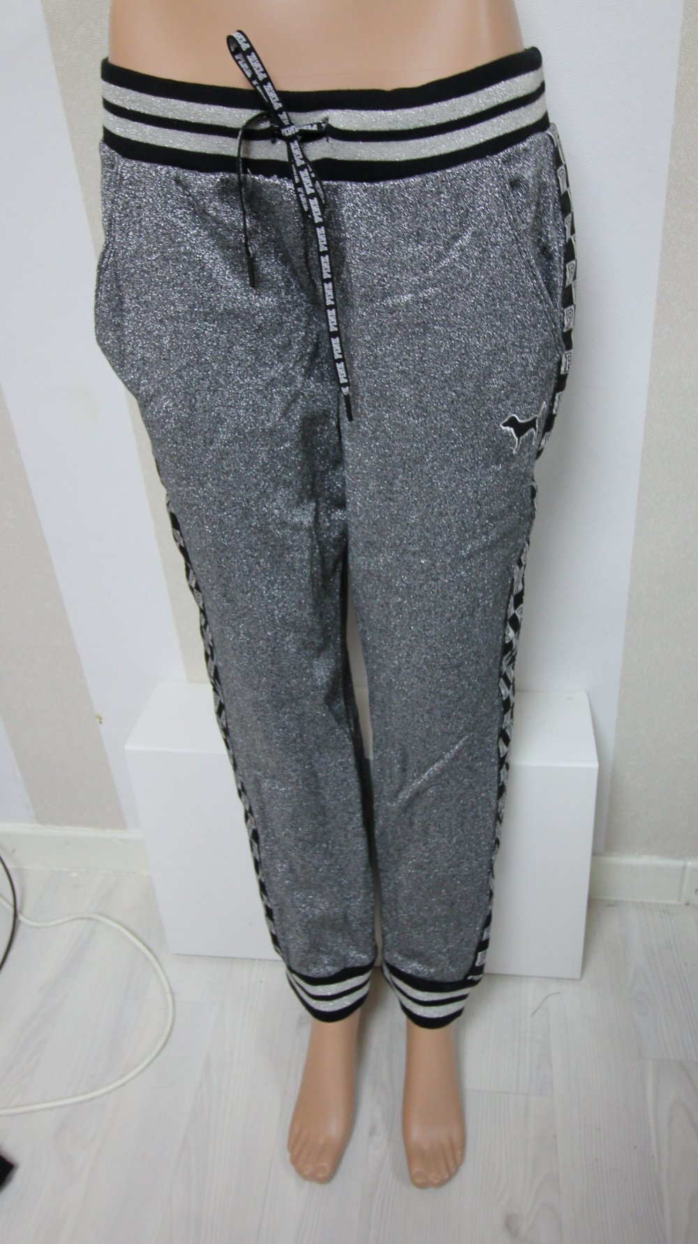 Neu Victoria´s Secret Hose Metallic Look