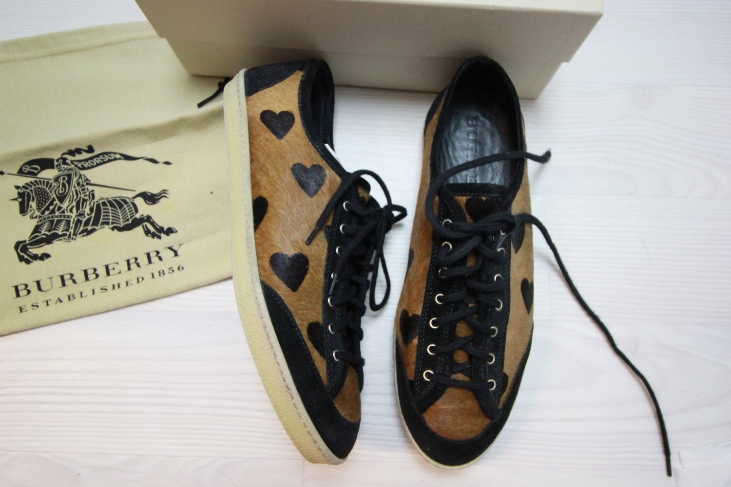  NEU Burberry Calf Hair Sneaker Herz Design gr 40 Blogger Statement