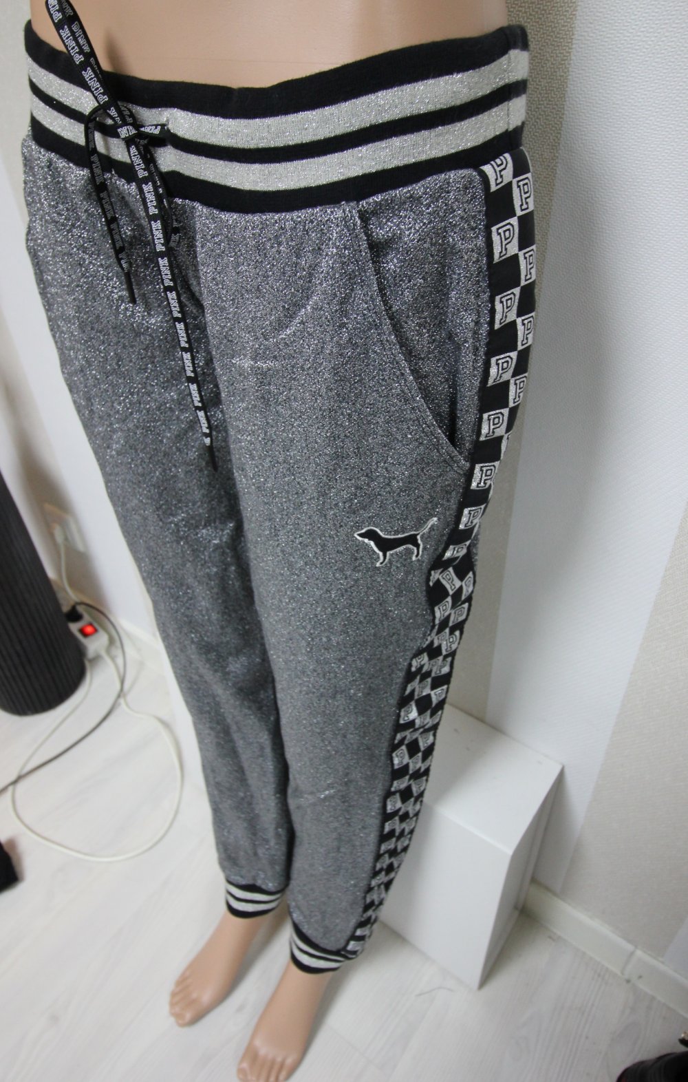 Neu Victoria´s Secret Hose Metallic Look
