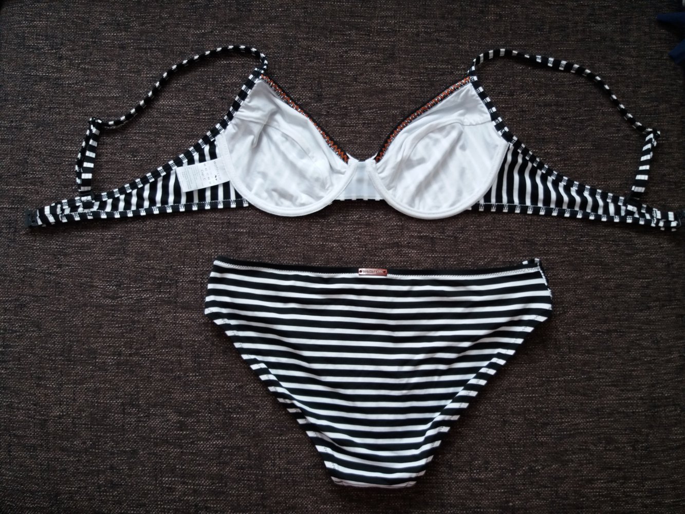 Gestreifter Bikini