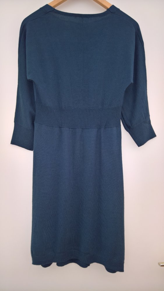 ungetragenes Strickkleid in petrol
