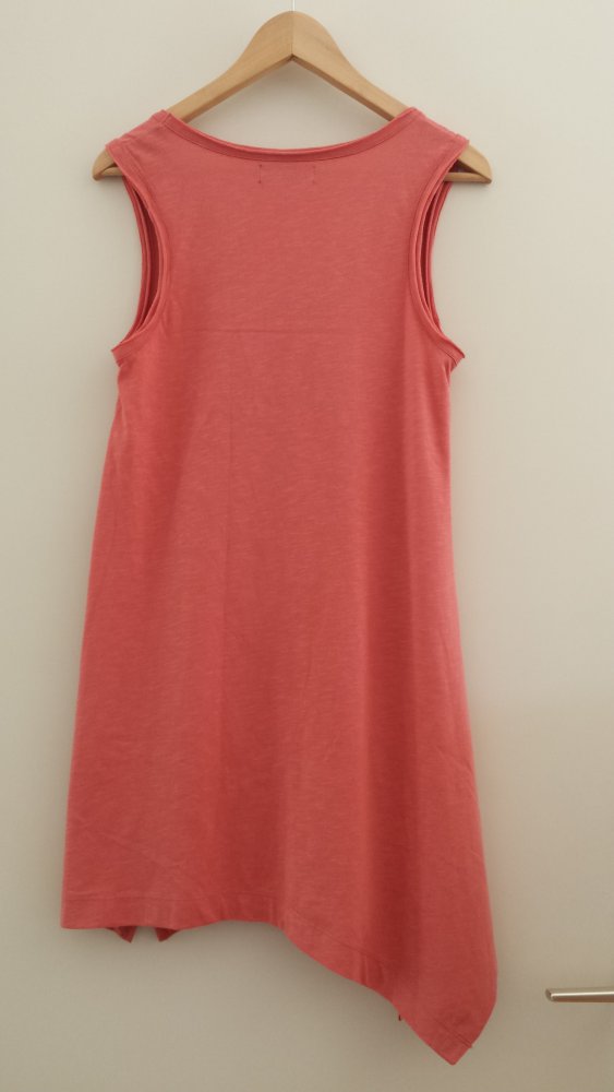 Sommerkleid mit Reißverschlussdetails