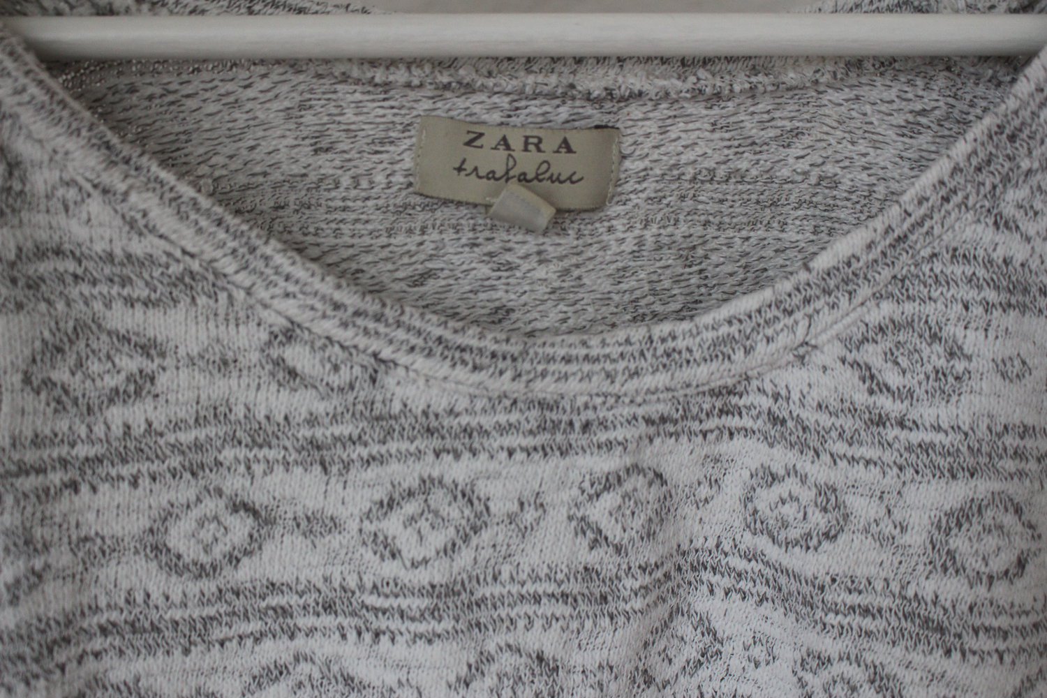 Zara Trafaluc Pullover weiß grau gemustert TRF