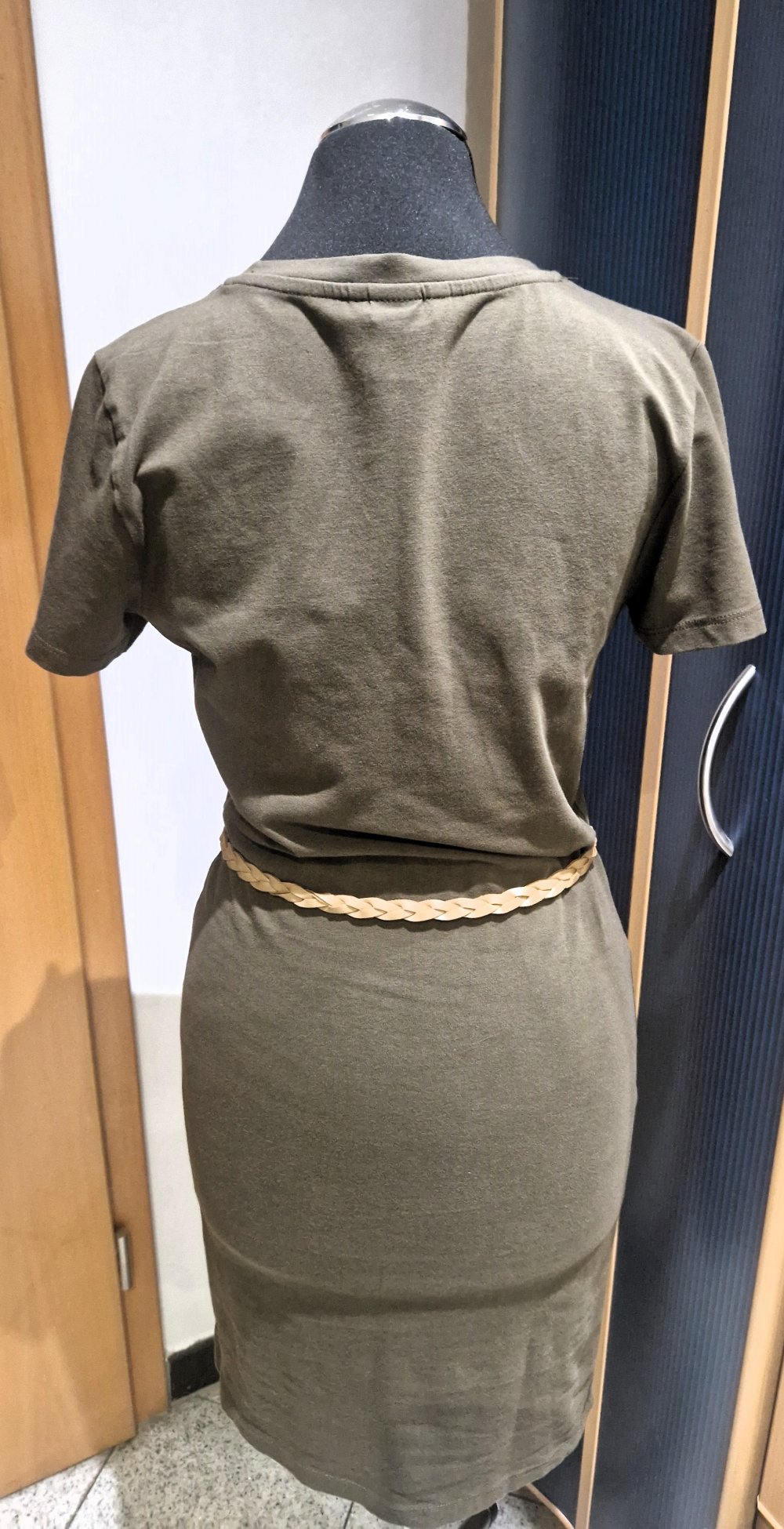Khaki-Kleid – Gut erhalten, ohne Gürtel
