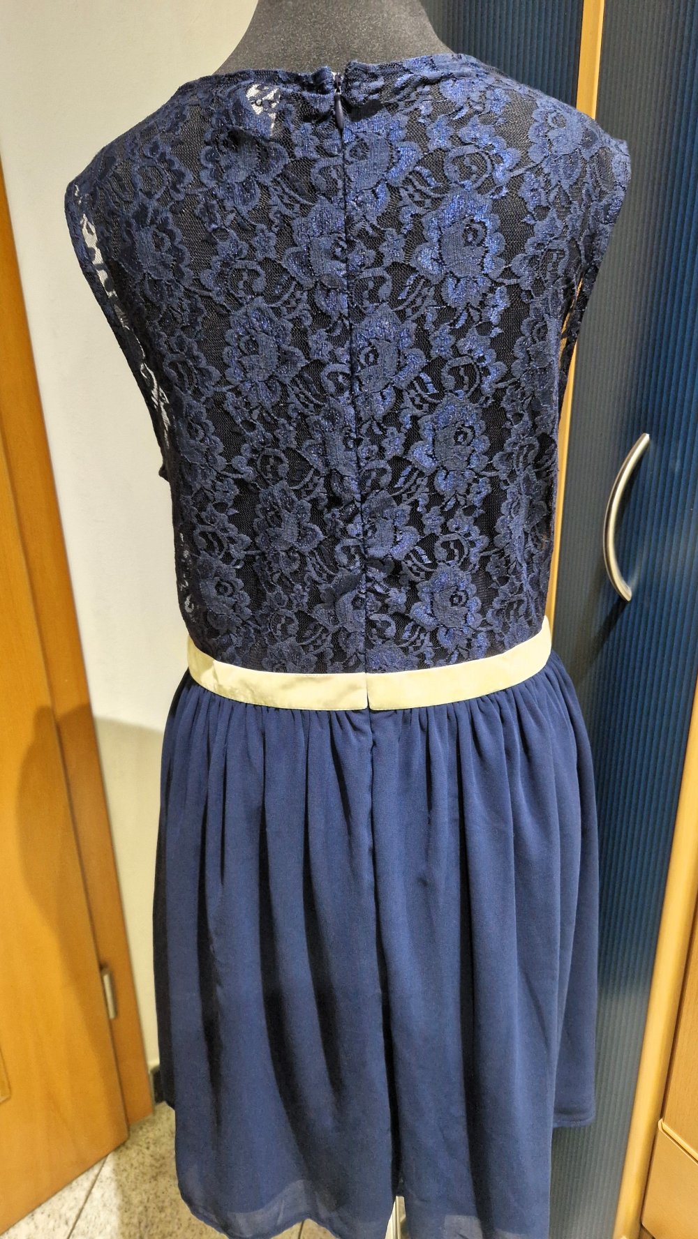 Elegantes ASOS Kleid