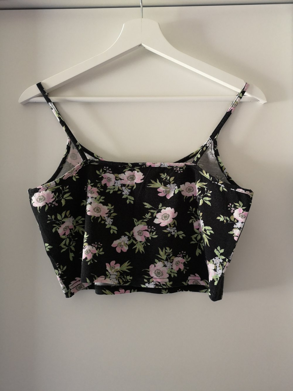Bauchfreies Top mit Blumen 