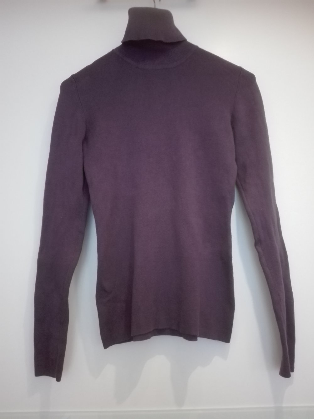 lila  Feinstrick Rollkragenpullover