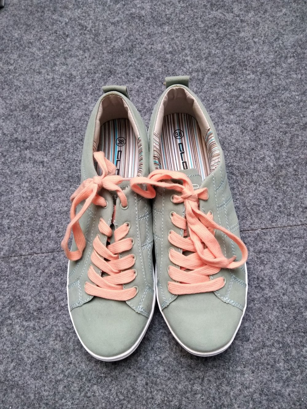 Sneaker 38