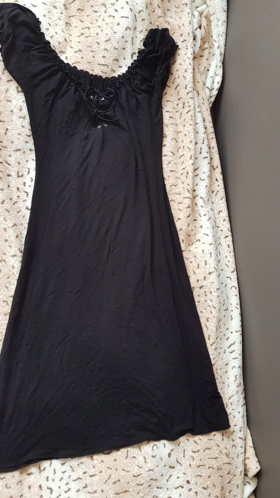Schwarzes Kleid 