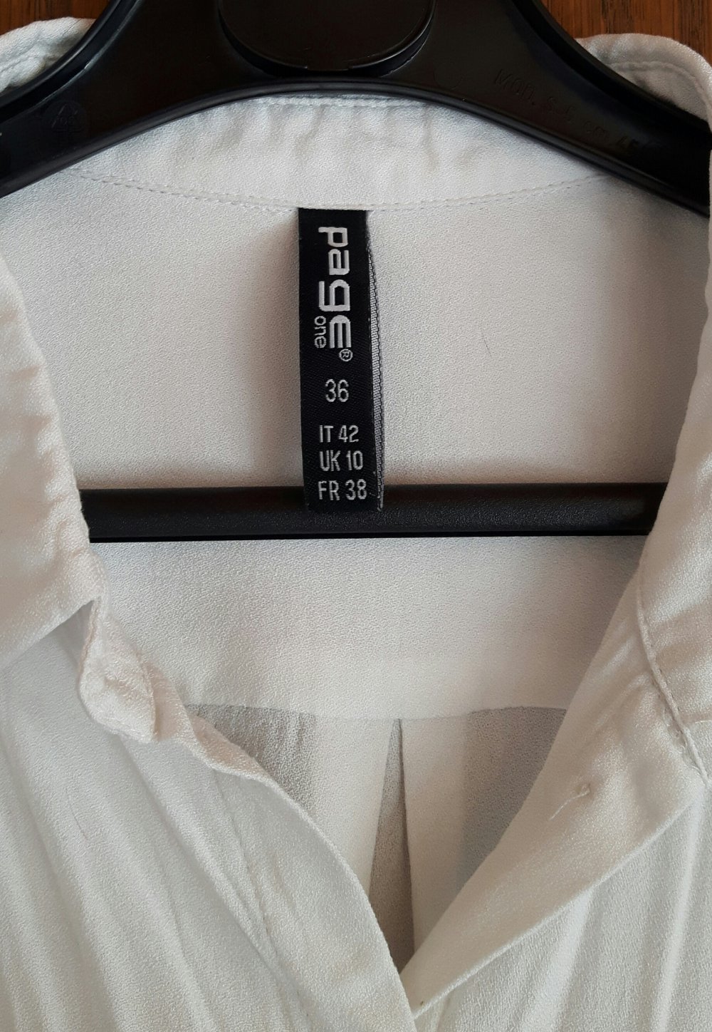 Cold-Shoulder Bluse