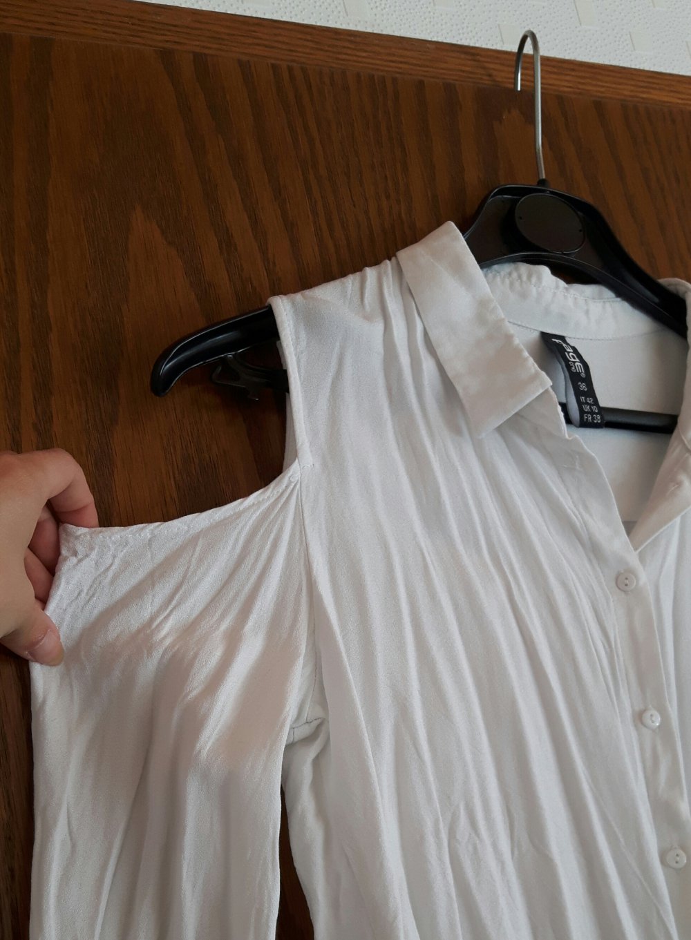 Cold-Shoulder Bluse