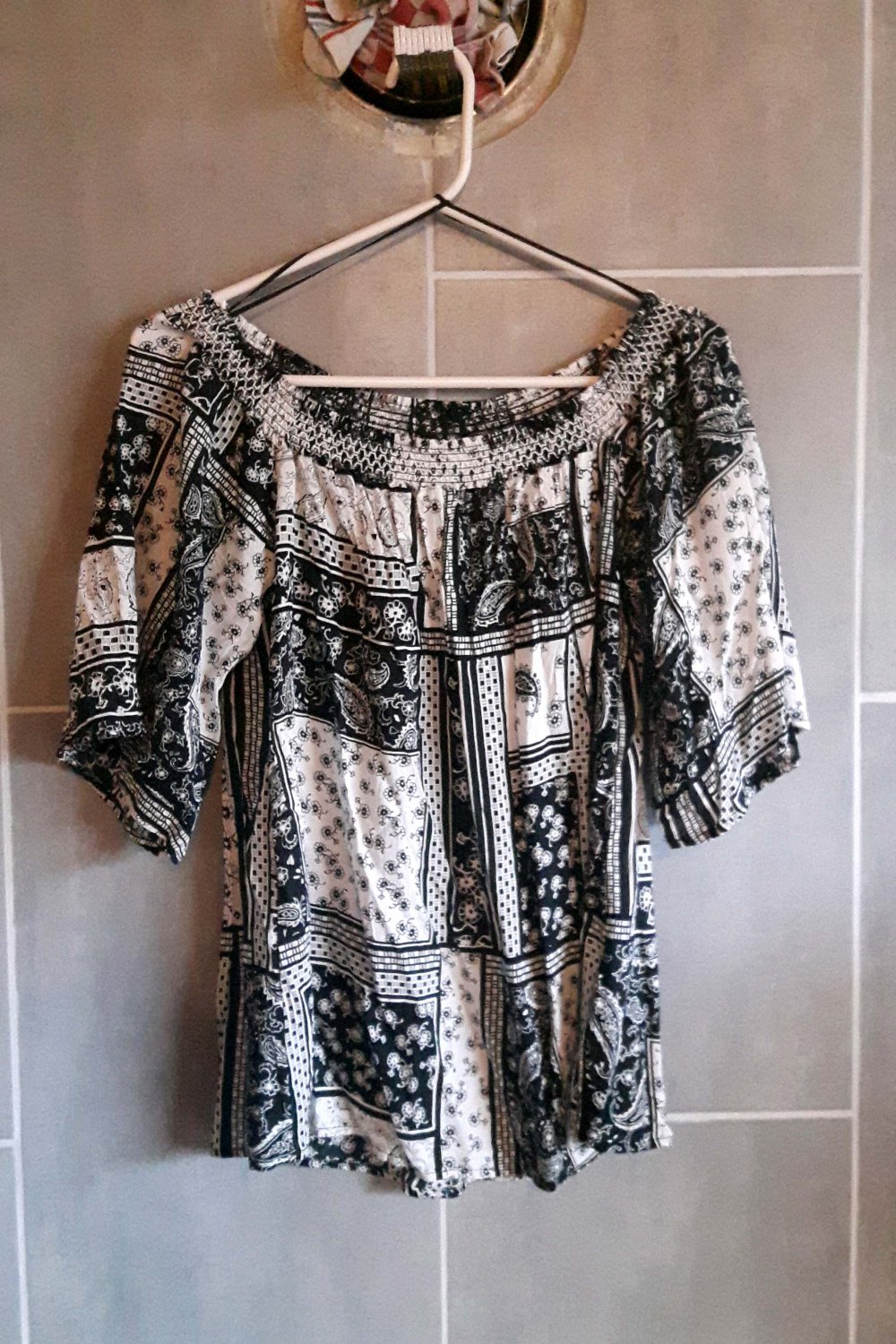 Off-Shoulder Bluse