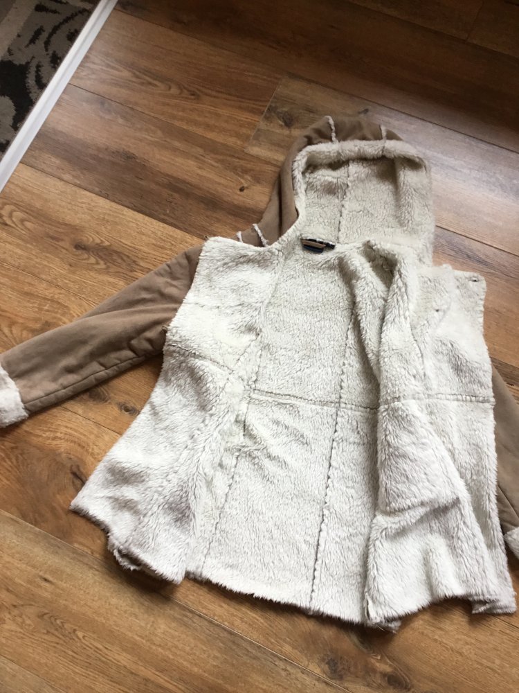 Wunderschöne,kuschlige Jacke gr.134/240
