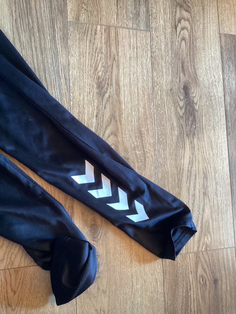 schöne Sporthose von Hummel gr.176
