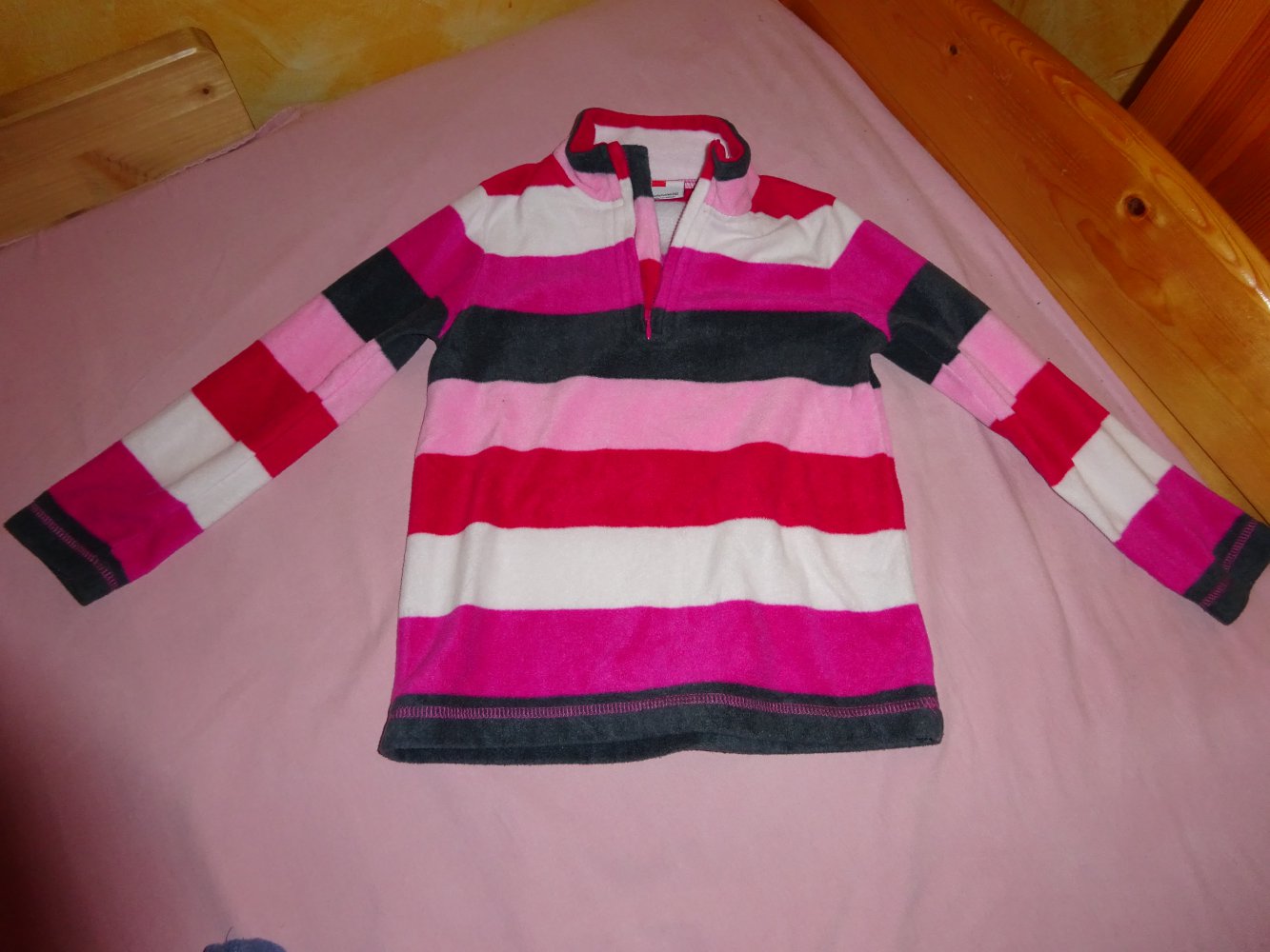 wunderschöner neuwertiger fleecepullover gr.116 nur 1 mal getragen