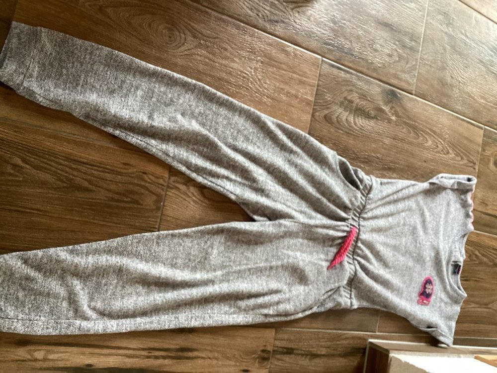 schöner kuschliger Jumpsuit gr.134/140   