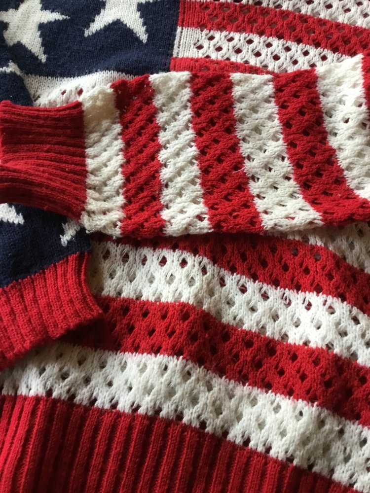 Schöner Pullover mit Amerikaflagge gr.128/134 kurzer Schnitt