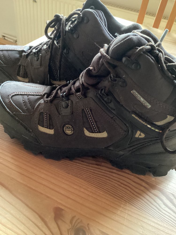 schöne neuwertige Outdoorschuhe gr.40 von Donnaway