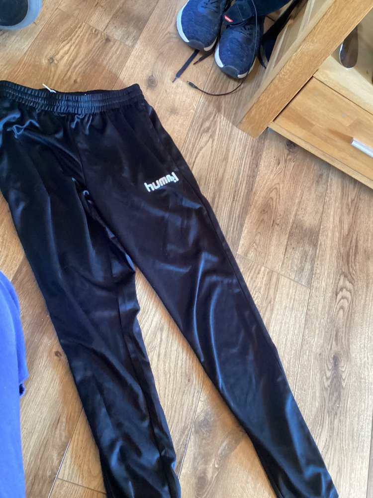 schöne Sporthose von Hummel gr.176