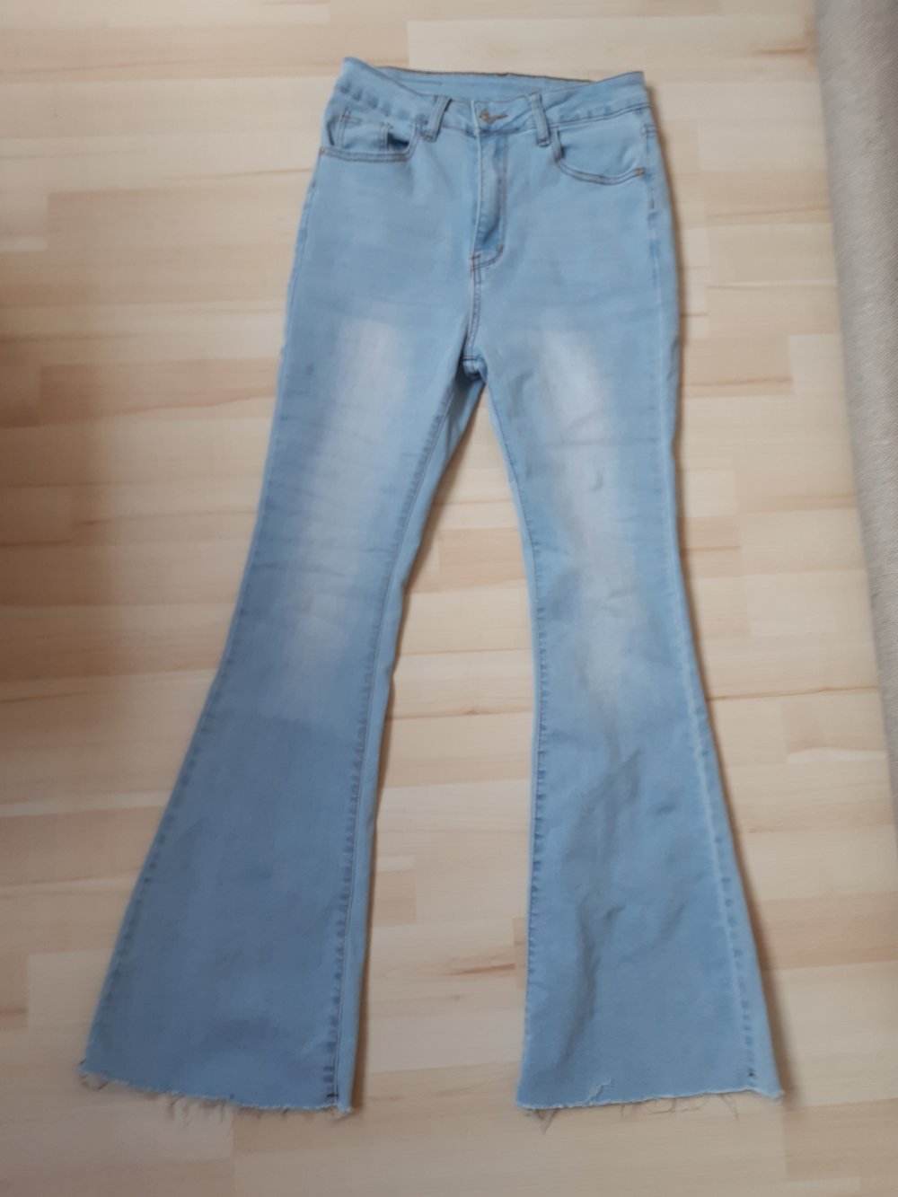 Jeans mit Schlag Größe M
