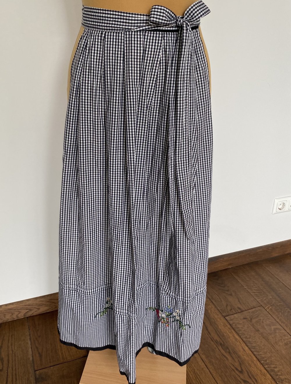 Anno Domini Design, Dirndl Schürze, Tracht, schwarz/weiß kariert, Stickerei, onesize