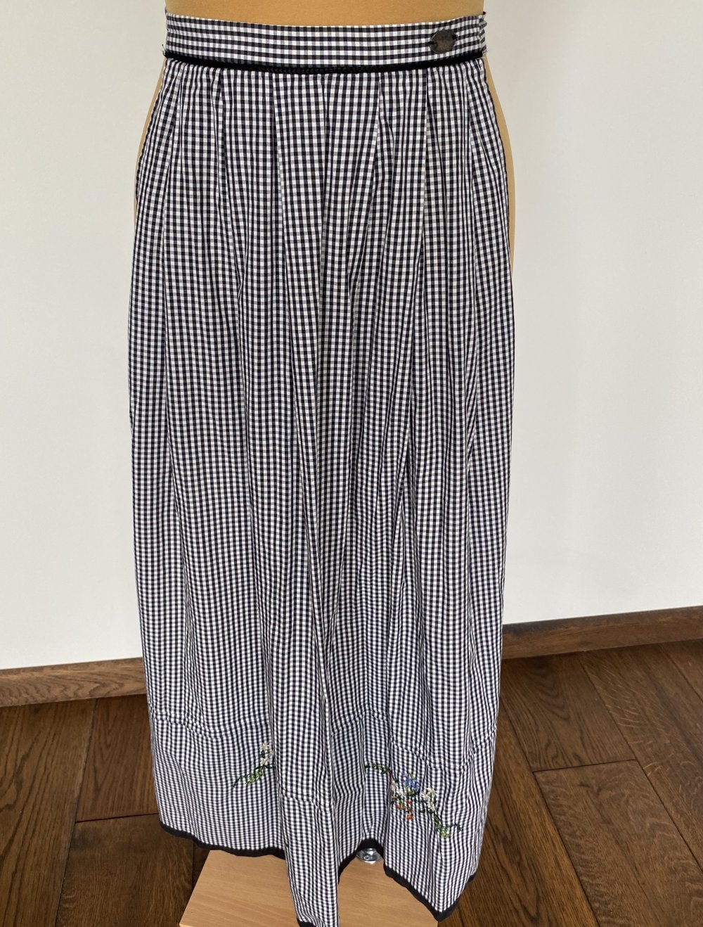 Anno Domini Design, Dirndl Schürze, Tracht, schwarz/weiß kariert, Stickerei, onesize
