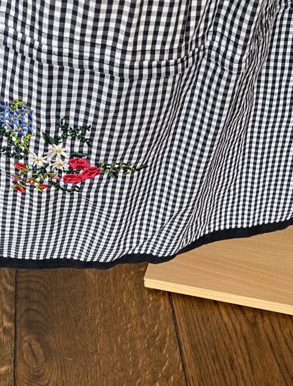 Anno Domini Design, Dirndl Schürze, Tracht, schwarz/weiß kariert, Stickerei, onesize