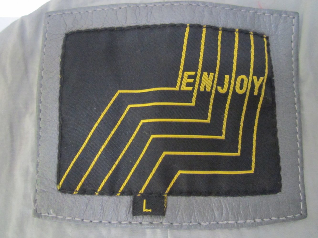 Universalstück! Graue Lederjacke von Enjoy